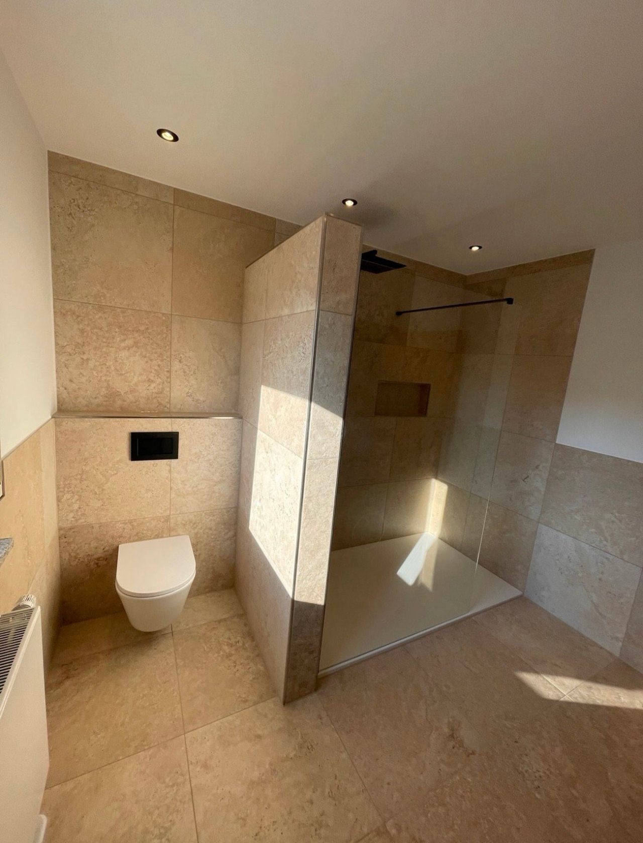 Fertig saniertes Bad durch AR-Badsanierung